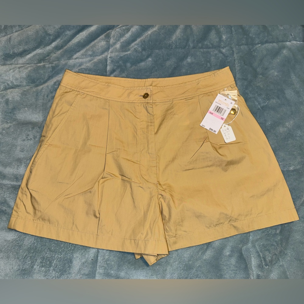 MICHAEL Michael Kors Tan Women's Bermuda Shorts No tags on the garment.